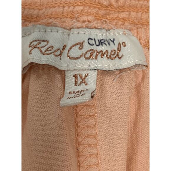Curvy Red Camel Eyelet Lined Short - Picture 4 of 6